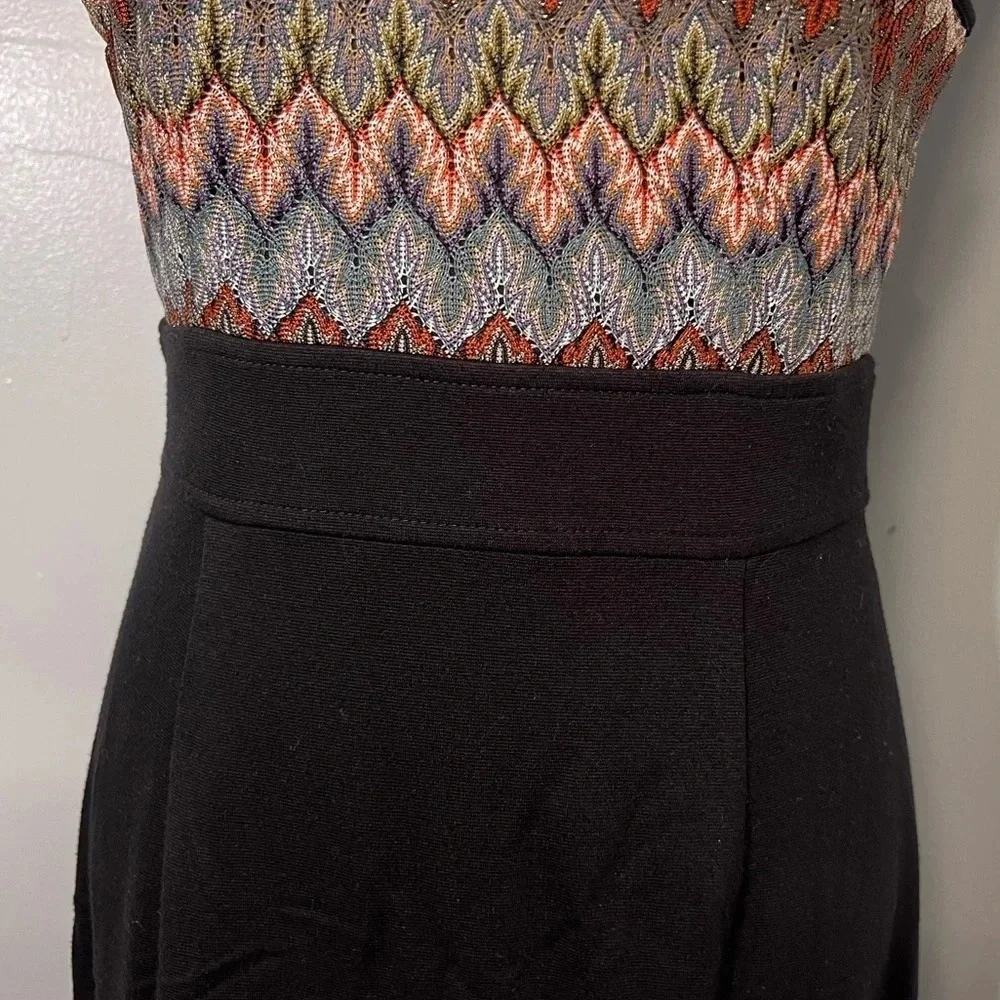 Maggy London, 10, black sleeveless‎ metallic embroidered geometric torso print